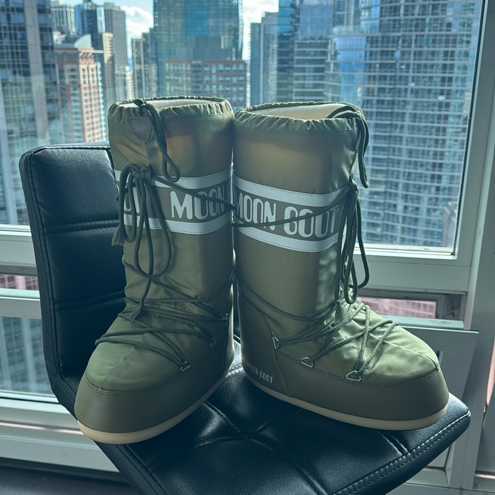 Moon Boots